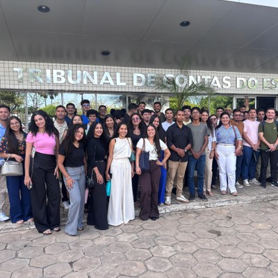 Alunos da UFDPar realizam visita técnica ao TCE-PI
