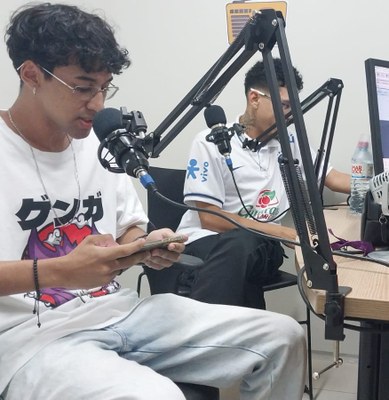 Aprender, comunicar e popularizar a ciência: alunos de Biologia produzem podcasts na Rádio Universitária UFDPar