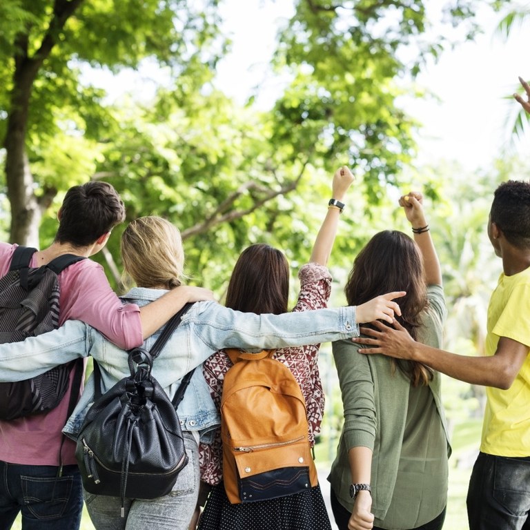 jovens-amigos-no-parque.jpg jovens-amigos-no-parque.jpg
