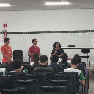 PRAE promove palestra sobre assistência estudantil para estudantes do Centro Educacional de Tempo Integral Senador Chagas Rodrigues